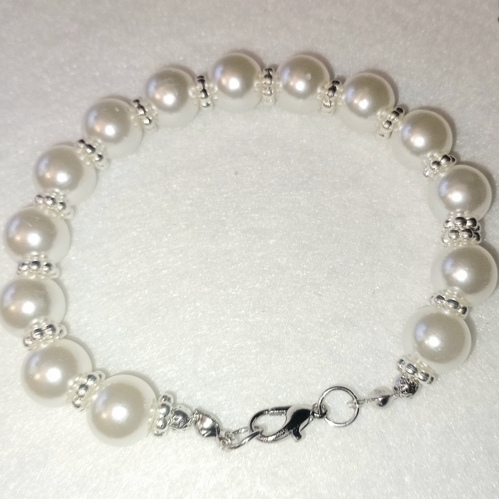 Elegant White Pearl Bracelet